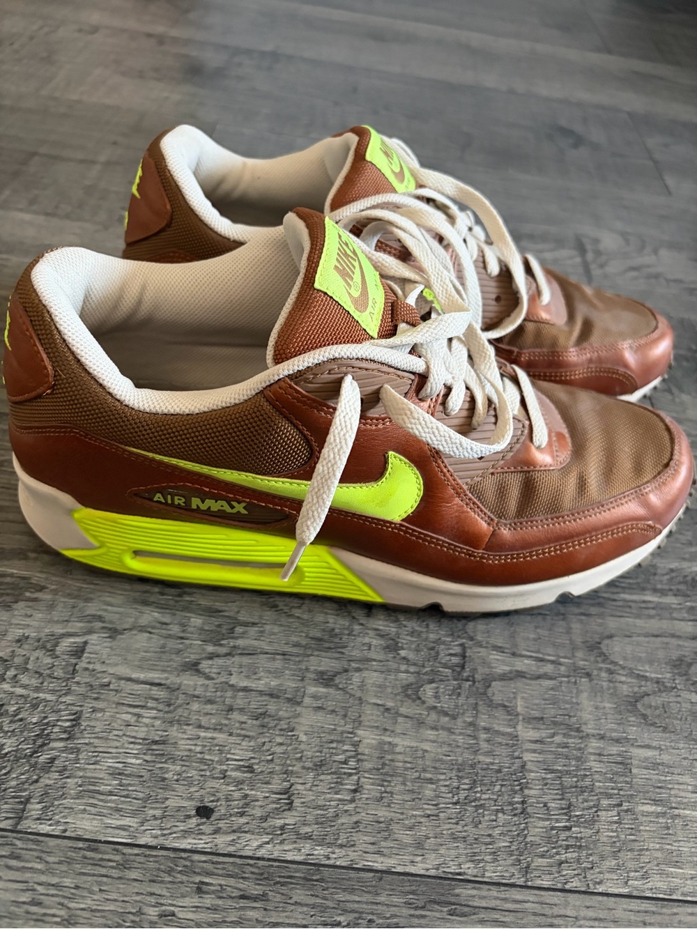 Nike Air Max 90 Premium "Umber Volt", a 2007 release. Size 13